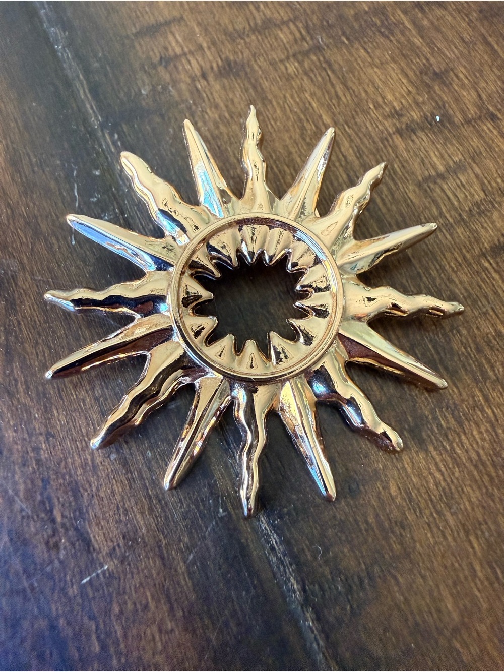 Sunburst Metal Brooch Pin in Shiny Gold Tone